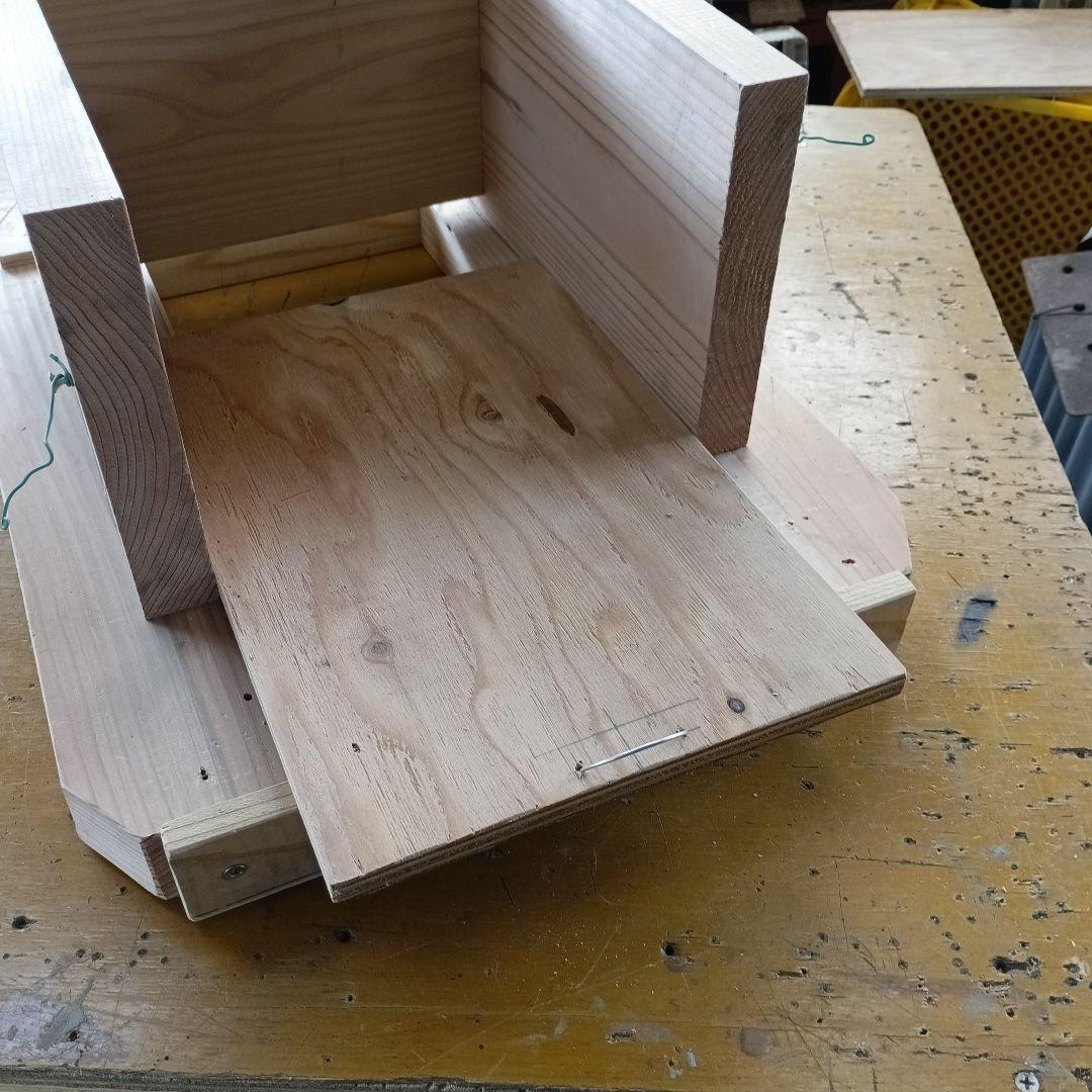 日本蜜蜂の巣箱　02