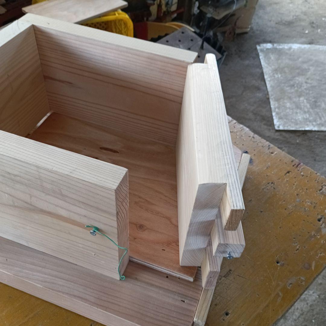 日本蜜蜂の巣箱　02