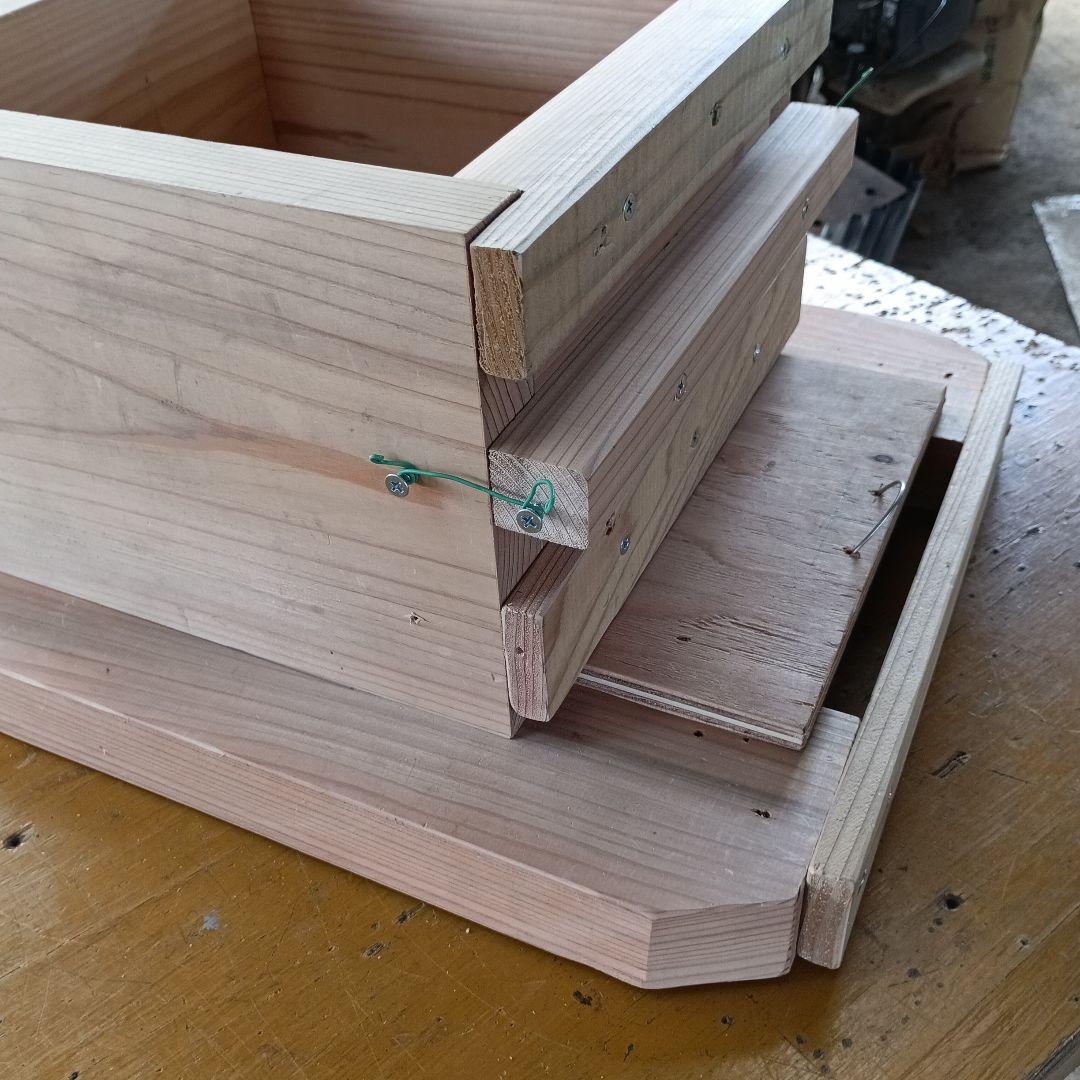 日本蜜蜂の巣箱　02