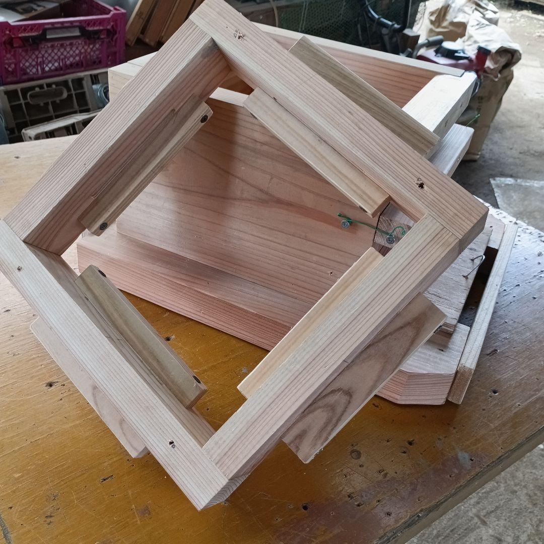 日本蜜蜂の巣箱　02