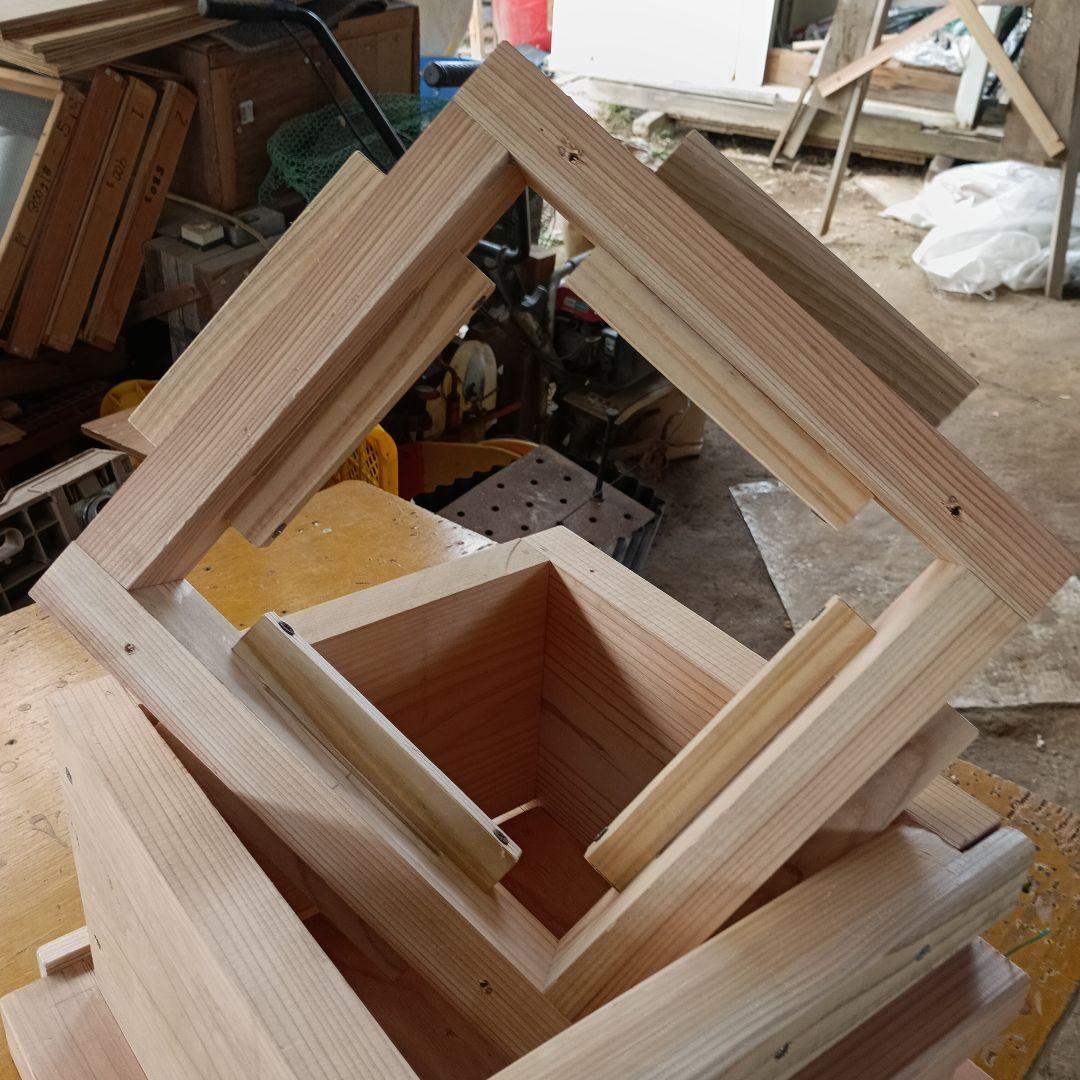 日本蜜蜂の巣箱　02