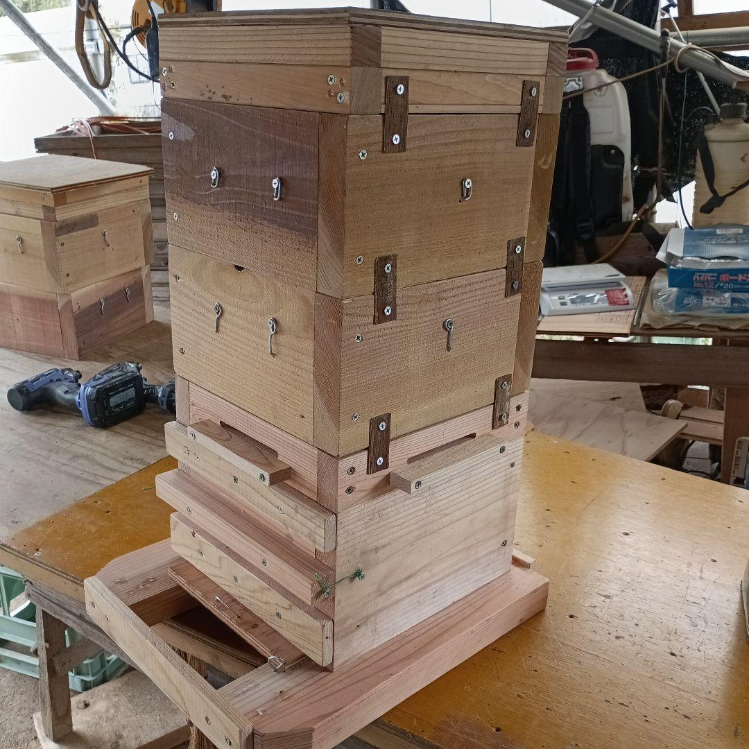 日本蜜蜂の巣箱　02