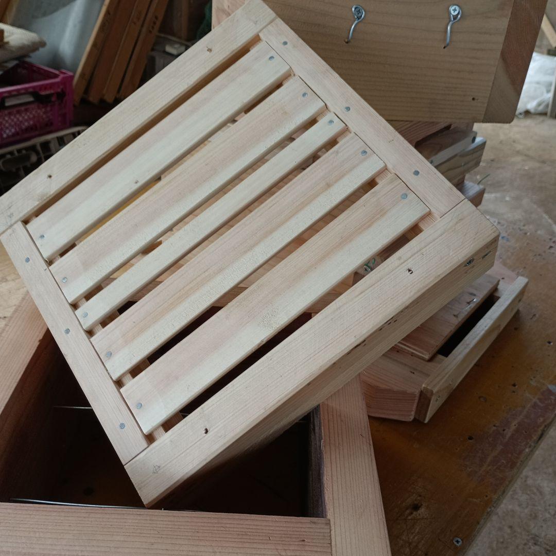 日本蜜蜂の巣箱　02