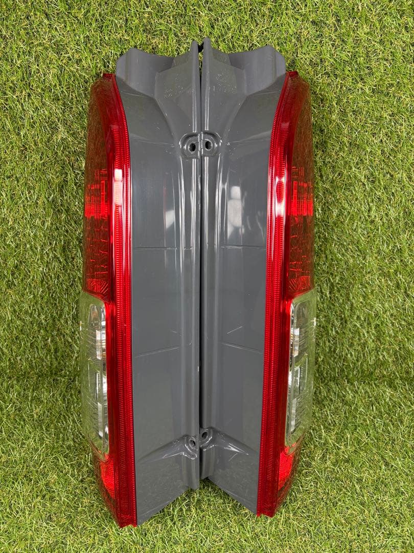 【新車外し！】トヨタ ハイエース200系4〜7型 純正 テールライト 左右セット