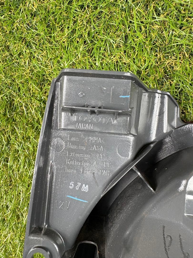 【新車外し！】トヨタ ハイエース200系4〜7型 純正 テールライト 左右セット