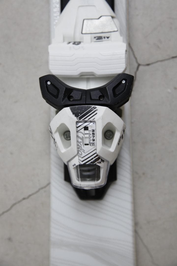 Majesty Adventure W 146 tyrolia 純正ストック付き