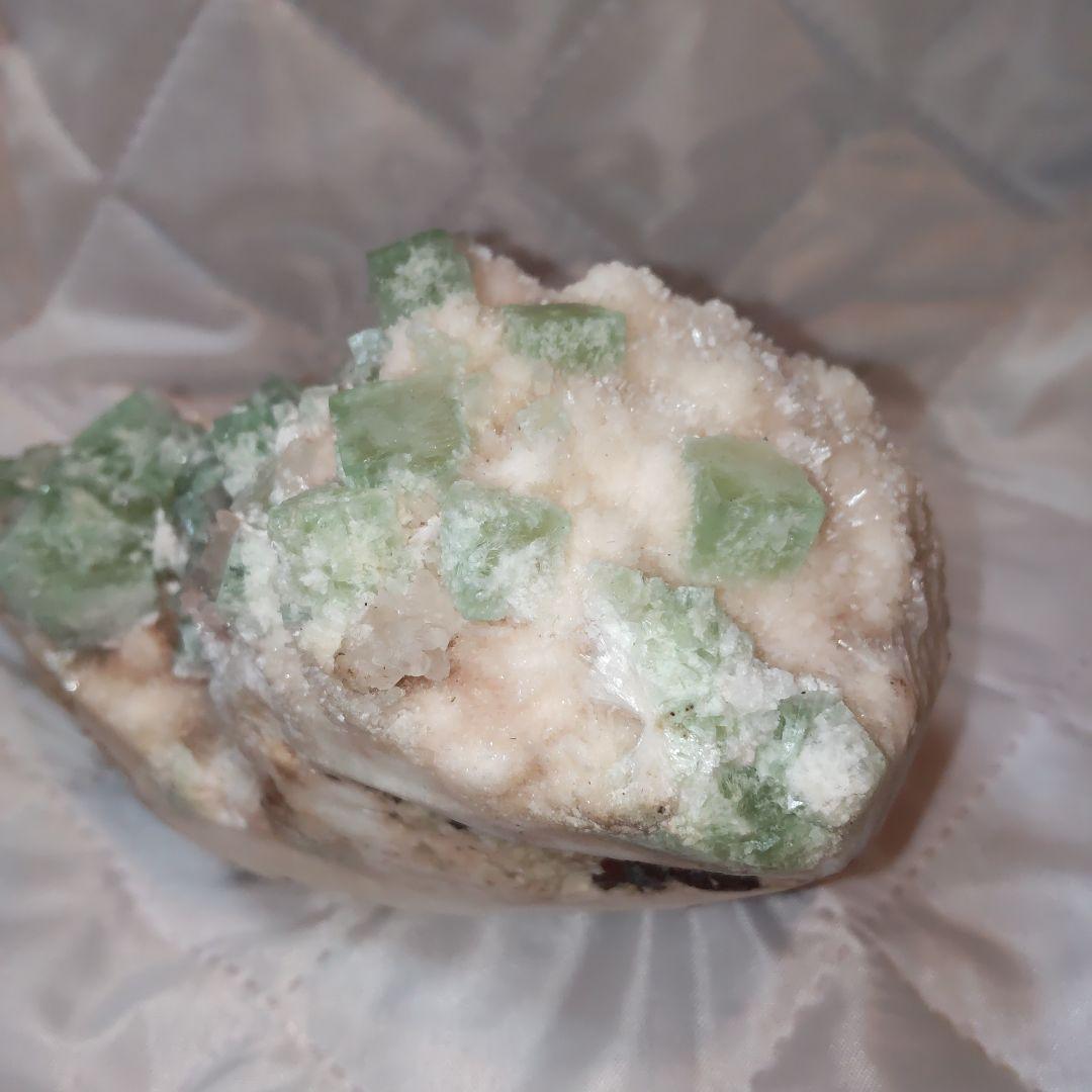 Borders様激レアアポフィライト約１キロ緑と白コントラストスーパービューティ