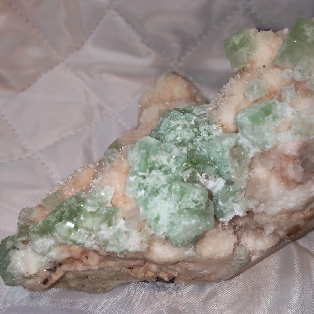 Borders様激レアアポフィライト約１キロ緑と白コントラストスーパービューティ