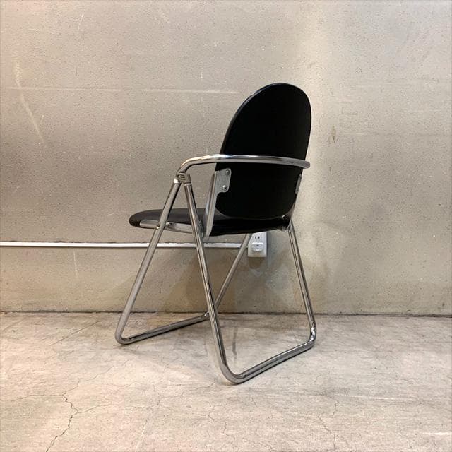 コクヨのフォールディングチェア①