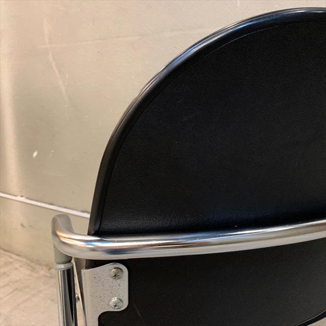 コクヨのフォールディングチェア①