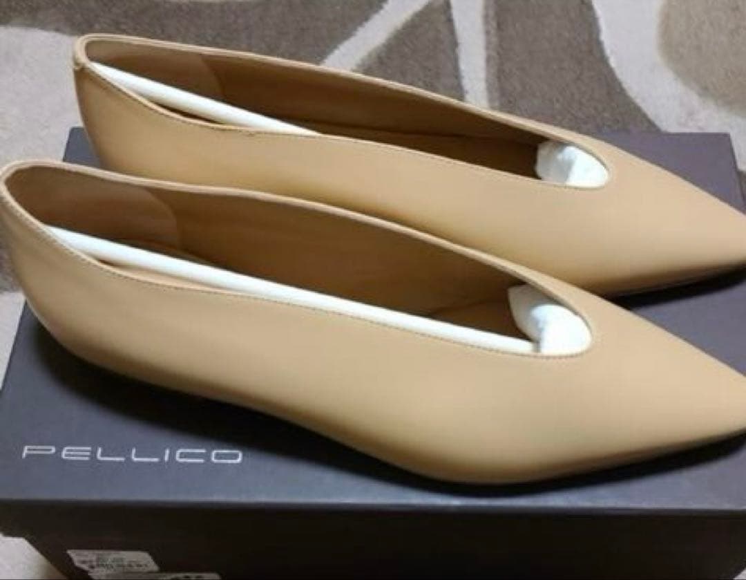 PELLICED ベージュ ポインテッドトゥ フラットシューズ　ペリーコ