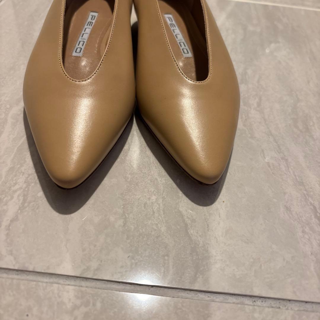 PELLICED ベージュ ポインテッドトゥ フラットシューズ　ペリーコ