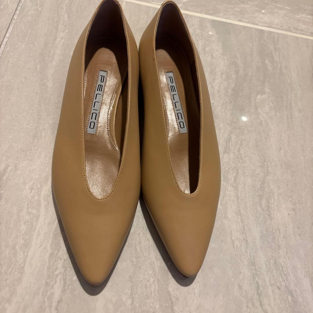 PELLICED ベージュ ポインテッドトゥ フラットシューズ　ペリーコ