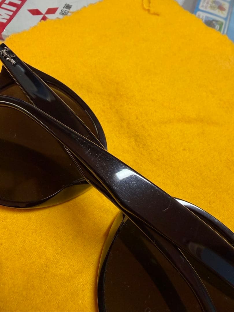 レイバン　ラウンド型サングラス　RB2180F　ブラック