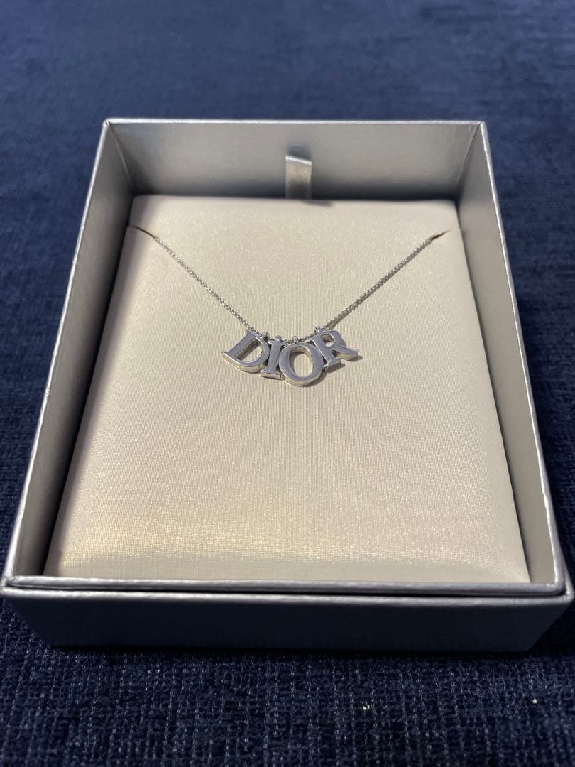 Dior ロゴネックレス シルバー