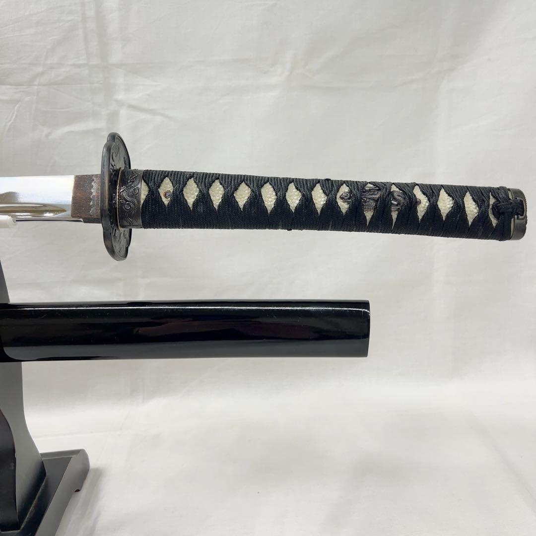 【模造刀】太刀 樋入り 全長99センチ 波 鍔 黒鞘 互の目 刃紋