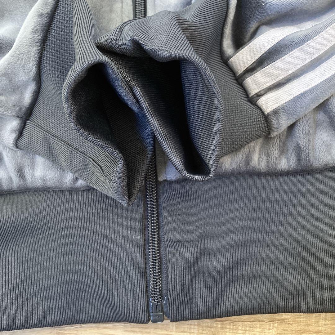 【人気モデル】adidas ベロア トラックジャケット グレー トレフォイル