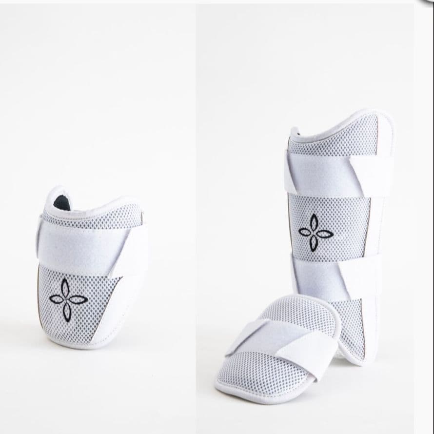 エルボーガード・フットガードセット ホワイト フォースキフト（左打者用）