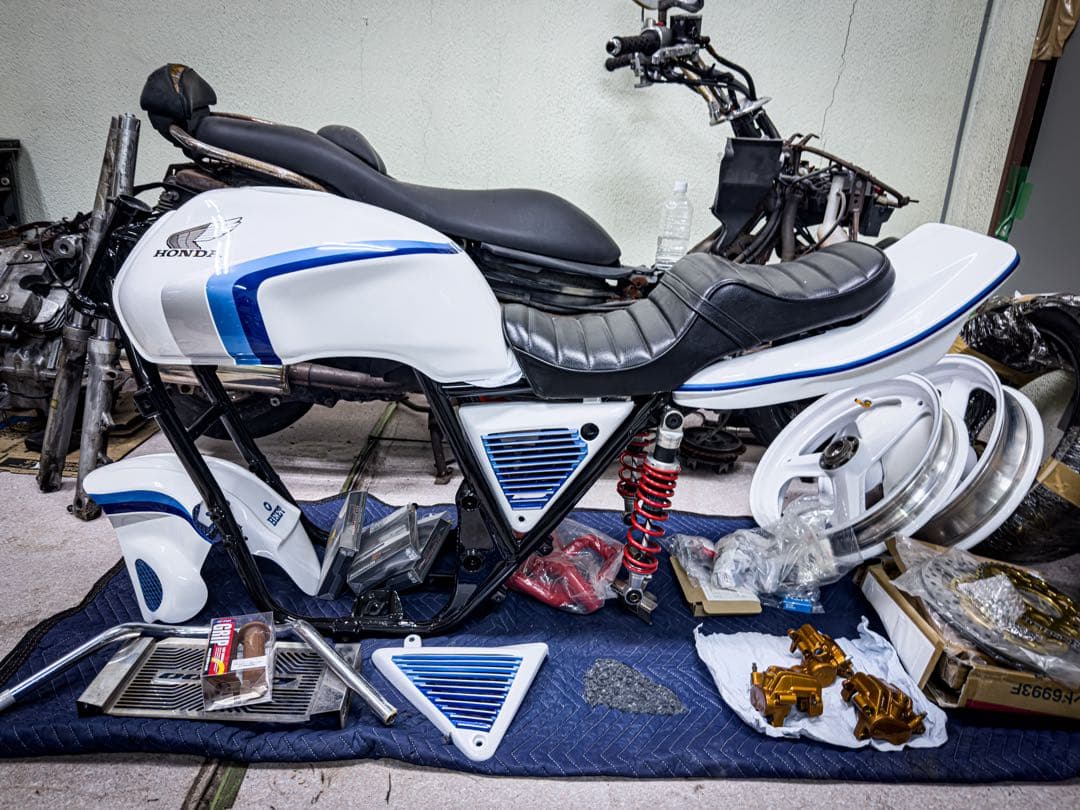 NC31 CB400SF 新品　テールカウル　CBXテール