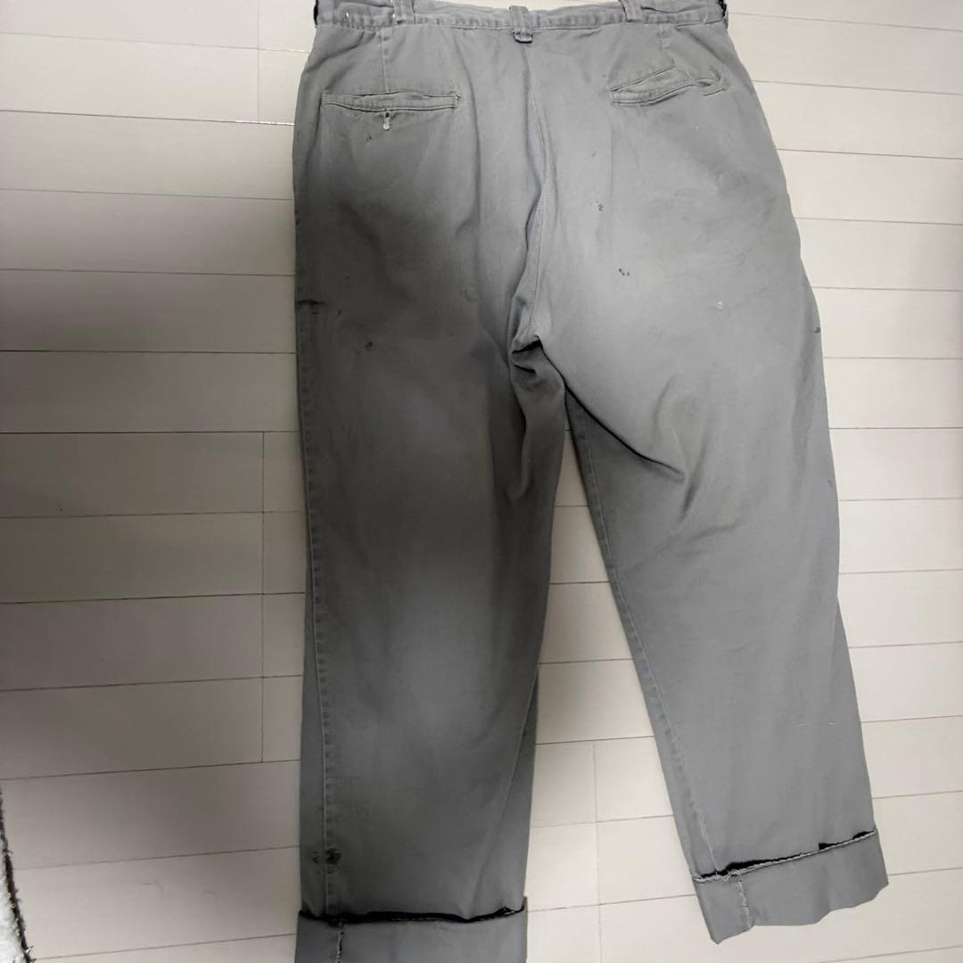 グレー チノパン
