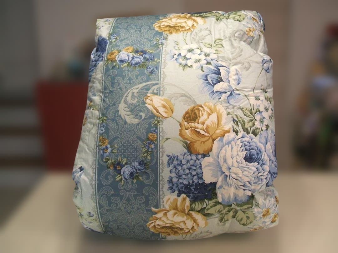 限定お買い得品‼️新品＊ロイヤル＊フランス９３％＊増量１，３キロ＊羽毛布団ＳＢ