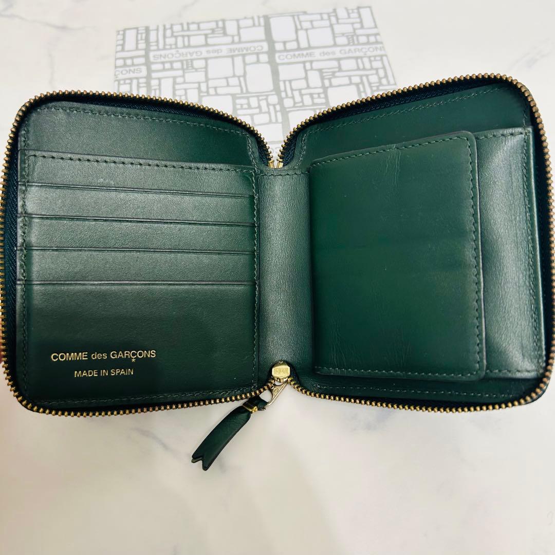 【美品】コムデギャルソン 二つ折り財布　ラウンドファスナー　カウレザー　グリーン