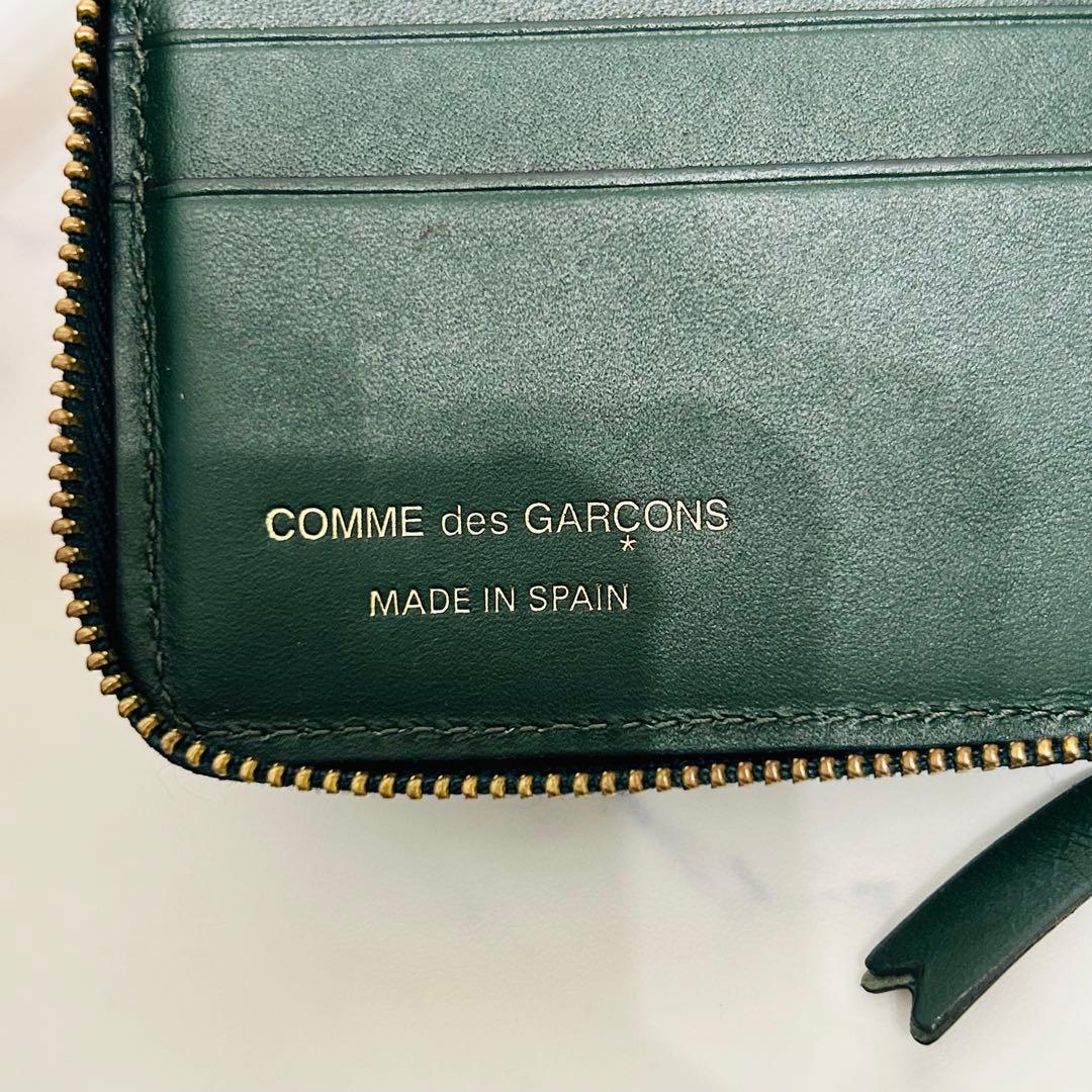 【美品】コムデギャルソン 二つ折り財布　ラウンドファスナー　カウレザー　グリーン