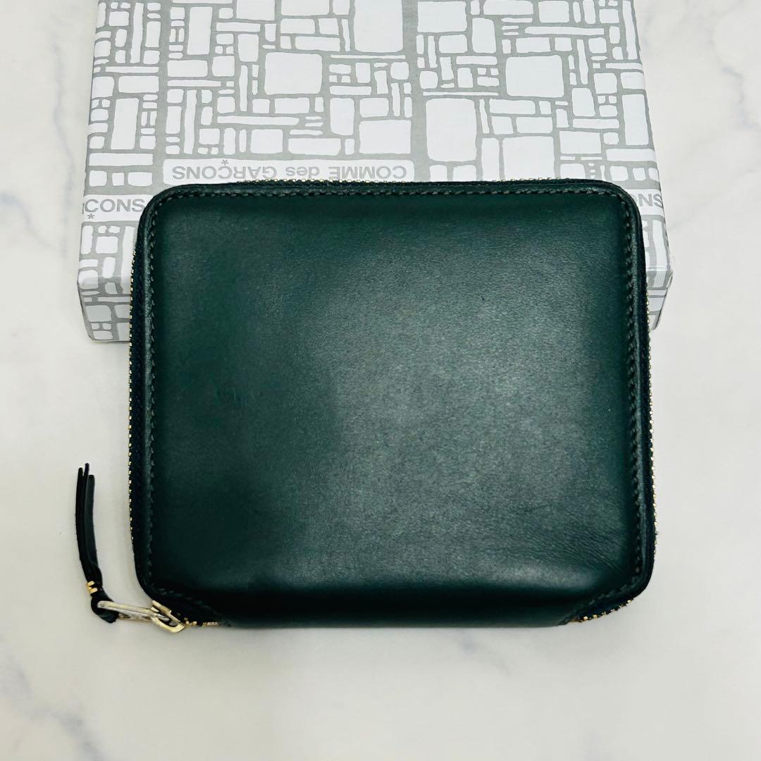 【美品】コムデギャルソン 二つ折り財布　ラウンドファスナー　カウレザー　グリーン