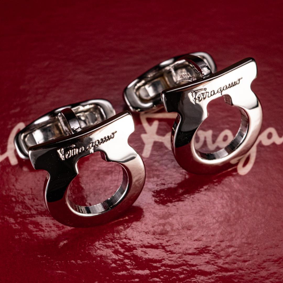 箱有 フェラガモ FERRAGAMO 特別な日のためのガンチーニ カフスボタン