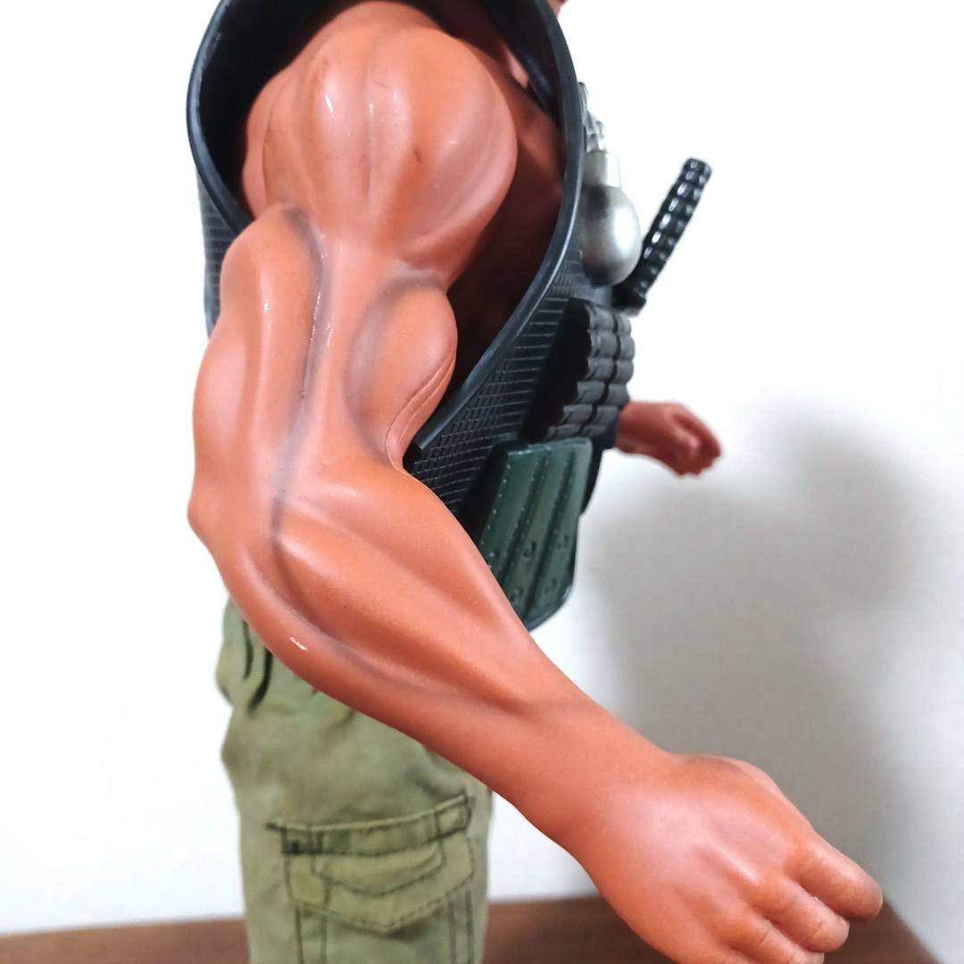 映画「コマンド―」アーノルド・シュワルツェネッガー演　可動式フィギュア