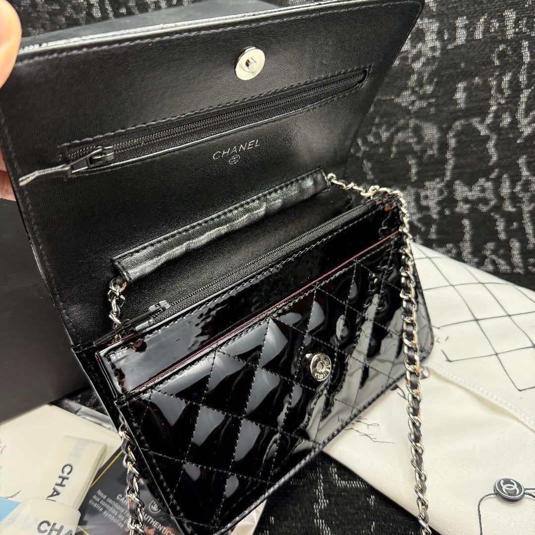 ノベルティ Chanel チェーンウォレット パテントレザー