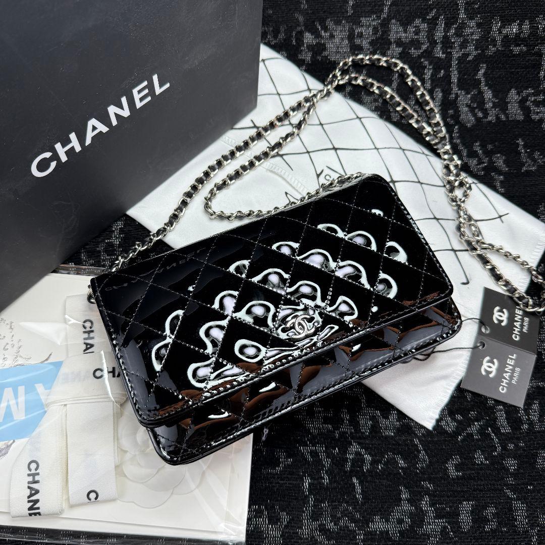 ノベルティ Chanel チェーンウォレット パテントレザー