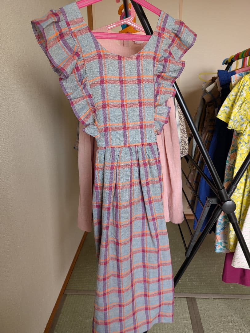 チェック柄フリルノースリーブワンピース　エプロン　ボンポワン　12A