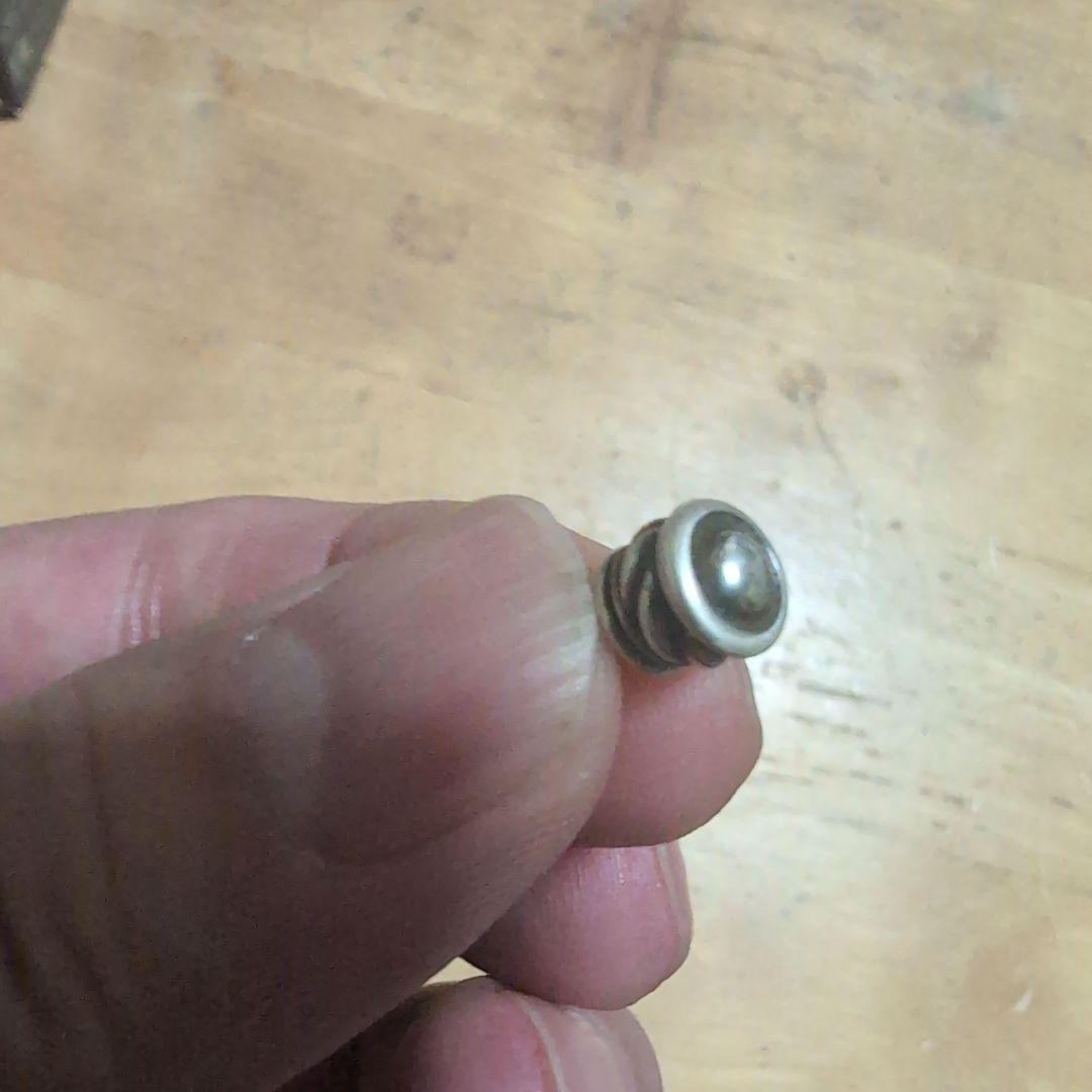 ロンワンズカーブドスタッドイヤリング