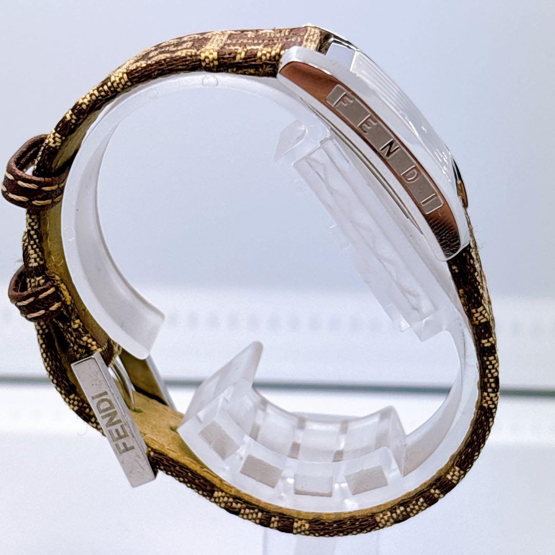 421 FENDI フェンディ　7000L スクエア　ズッカ　箱付き　腕時計
