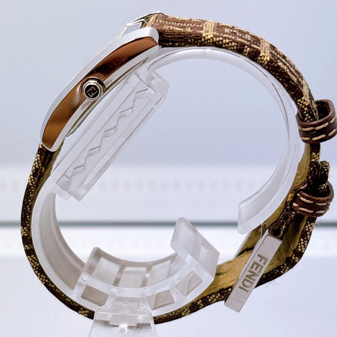 421 FENDI フェンディ　7000L スクエア　ズッカ　箱付き　腕時計