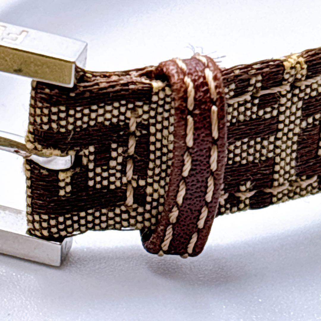 421 FENDI フェンディ　7000L スクエア　ズッカ　箱付き　腕時計