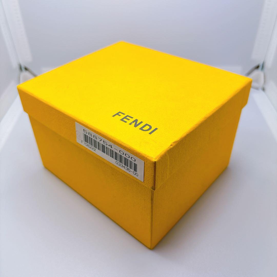 421 FENDI フェンディ　7000L スクエア　ズッカ　箱付き　腕時計