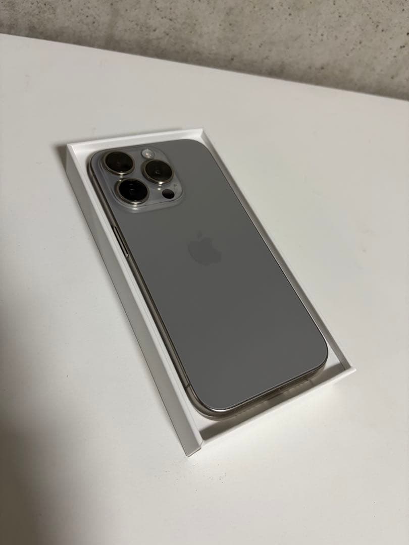 【極美品】iPhone15 Pro ナチュラルチタニウム 256GB