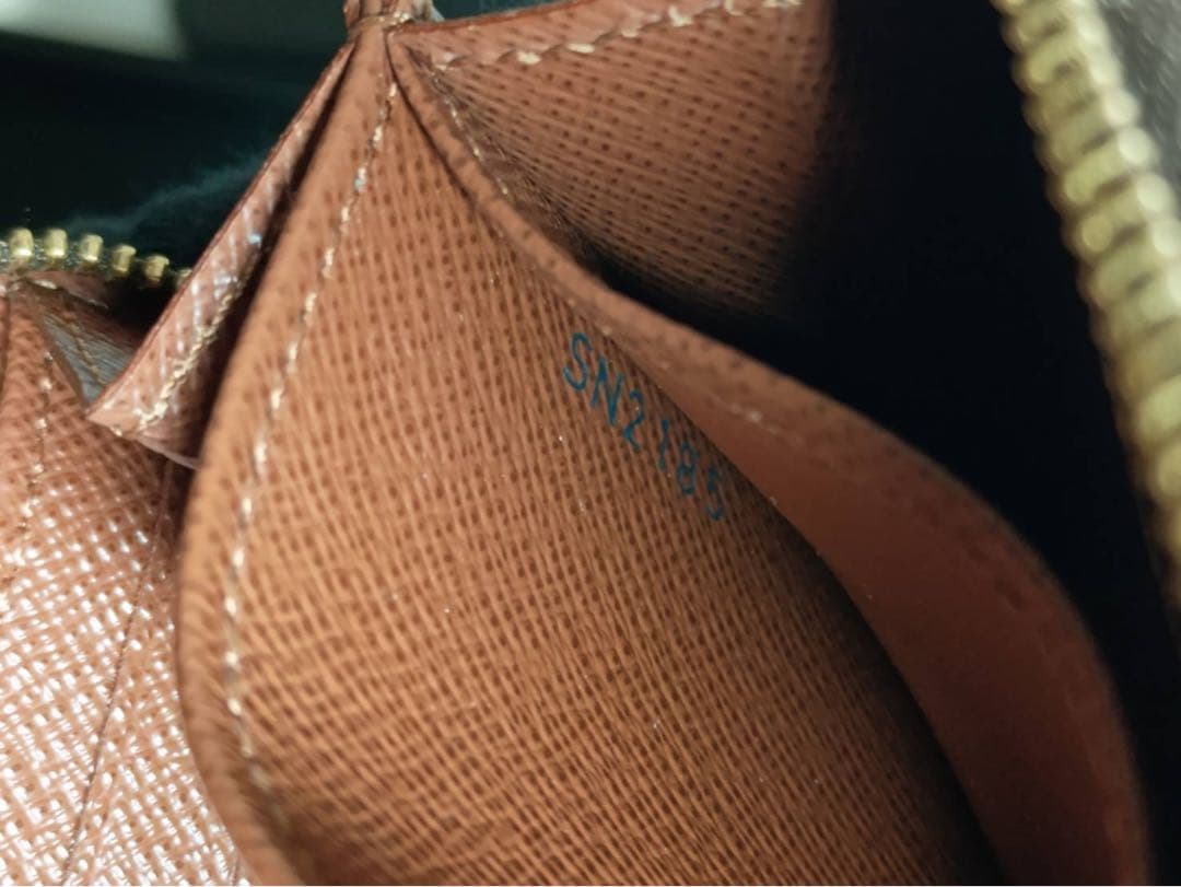 ルイヴィトン モノグラム ジッピーパース ケース