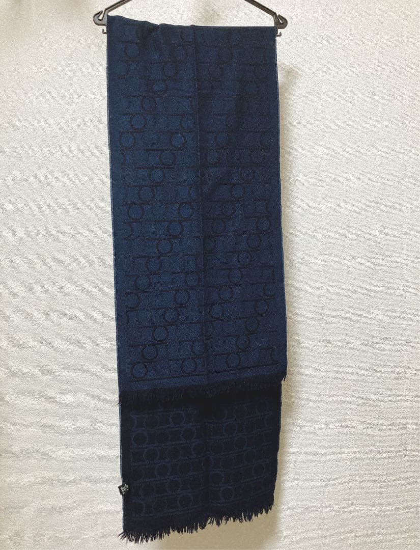 あ*ら様 フェラガモ　マフラー