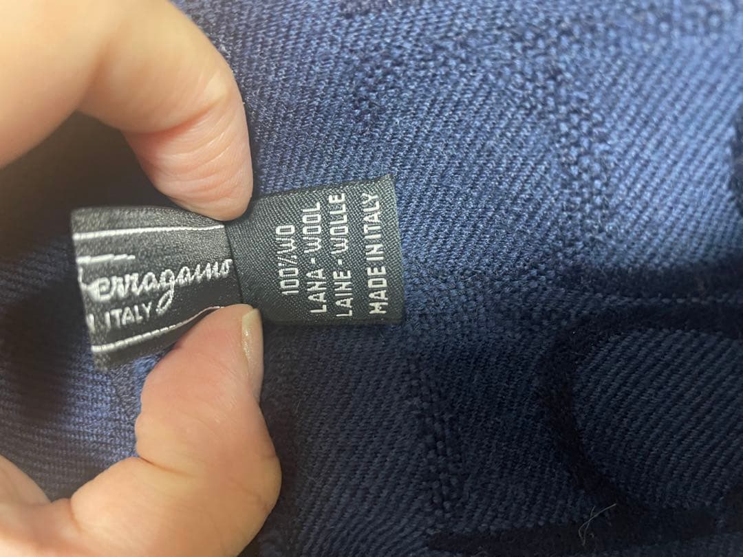 あ*ら様 フェラガモ　マフラー