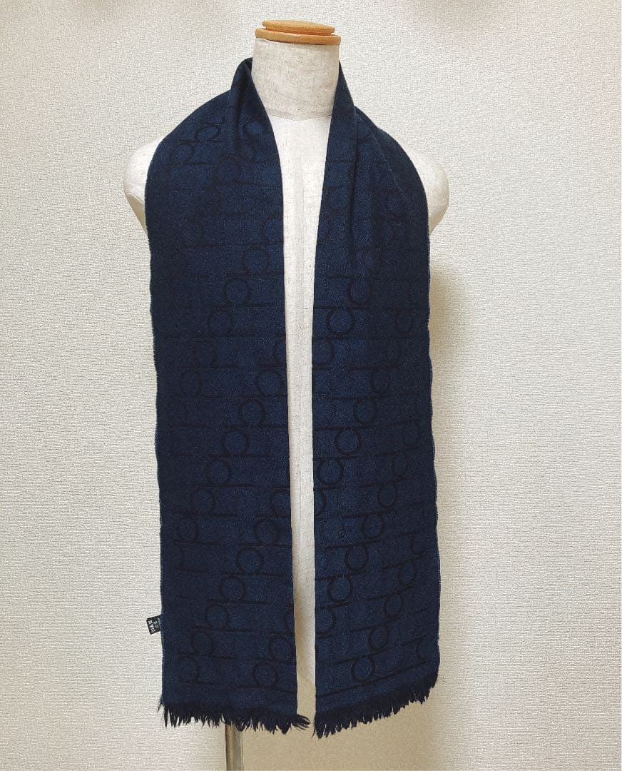 あ*ら様 フェラガモ　マフラー