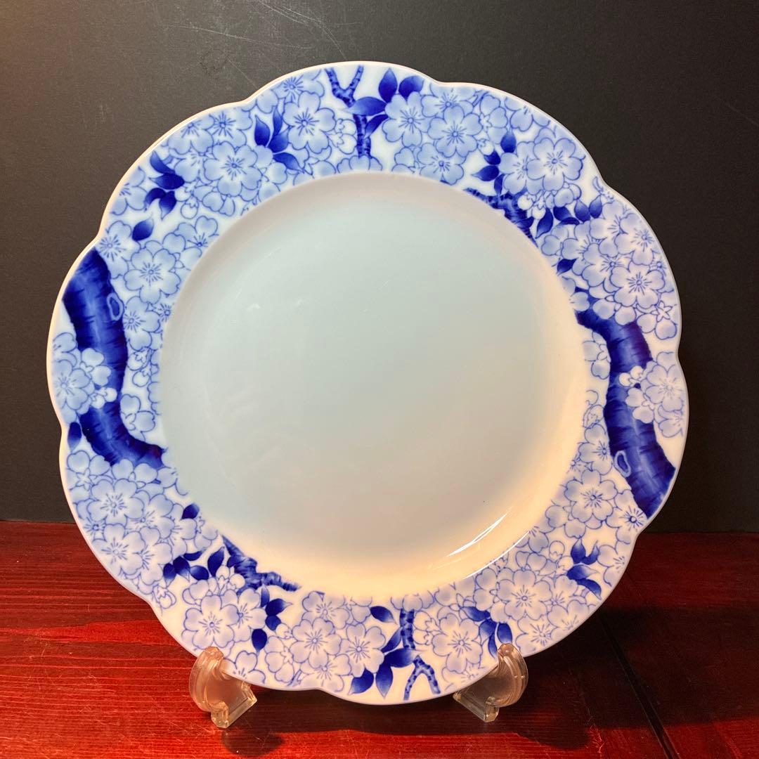 有田焼　深川製磁 青い花柄の皿 直径約27cm