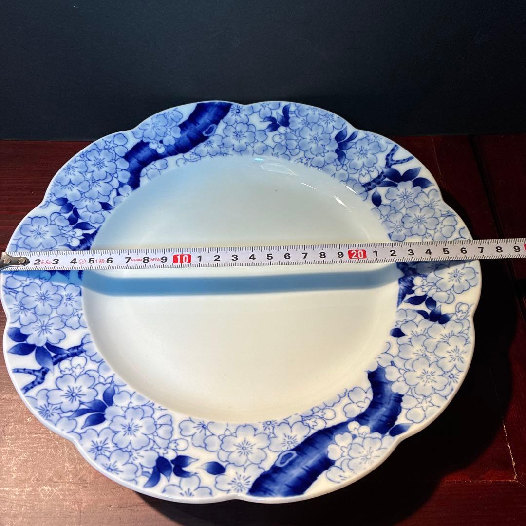 有田焼　深川製磁 青い花柄の皿 直径約27cm