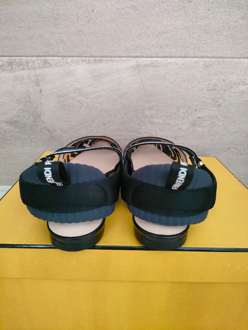 美品☆　FENDI　フェンディ　コリブリ　フラット　パンプス　37.5