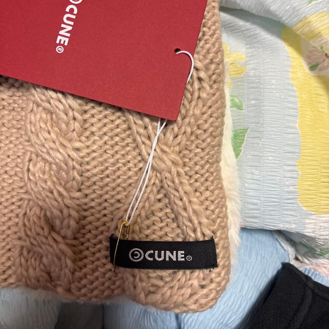 CUNE ふわふわウサギ付きケーブル編みマフラー