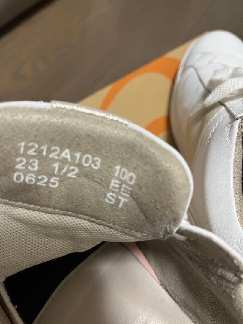 asics白レザー スニーカー　PEDALA SOFT RUGGED 23.5