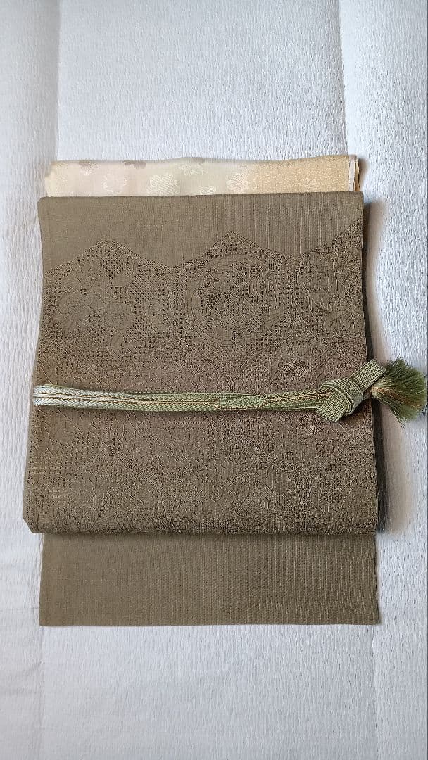 袋帯　スワトウ刺繍　紬地　正倉院花唐草文様　モスグリーン無地