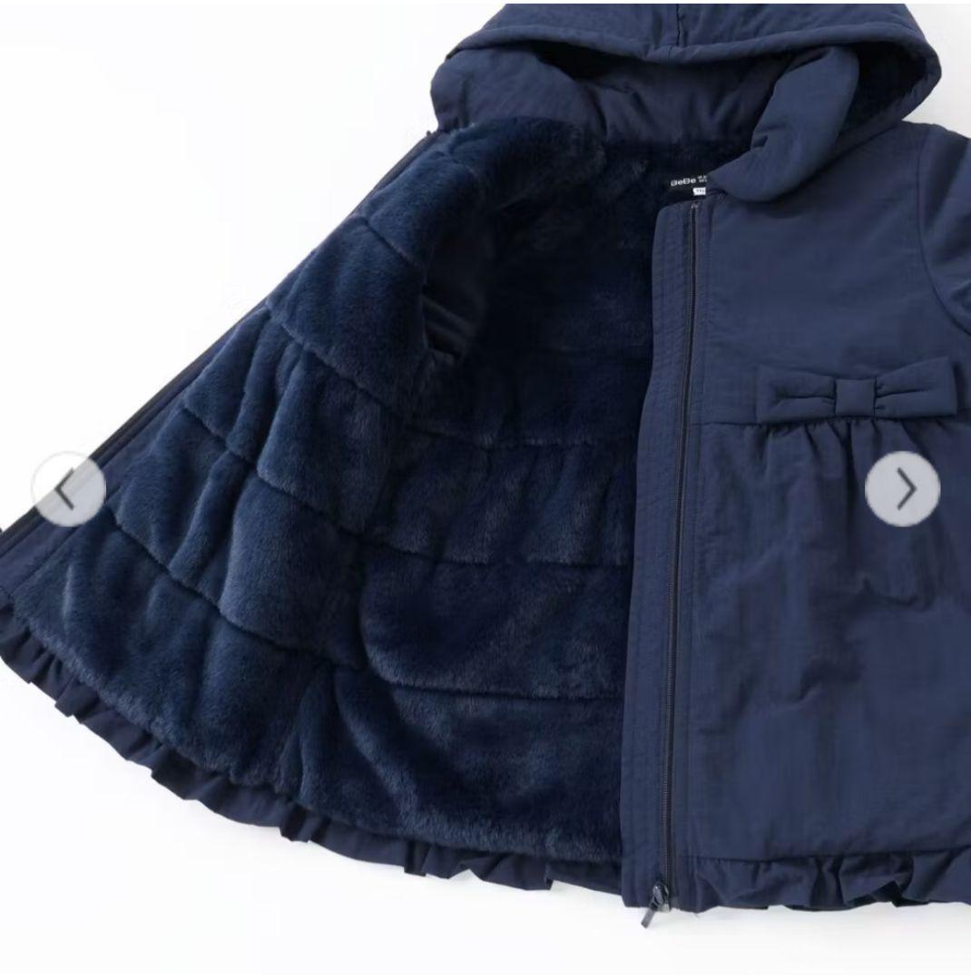 新品　ベベ　ネイビー 150ヴィンテージタフタ裏ファー裾フリルフードブルゾン